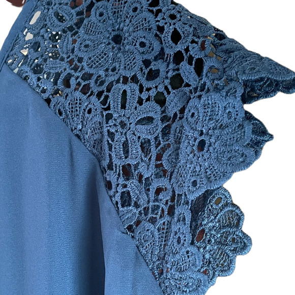 Lace Cap Sleeve Blue Blouse Plus Size 3X - Picture 2 of 5